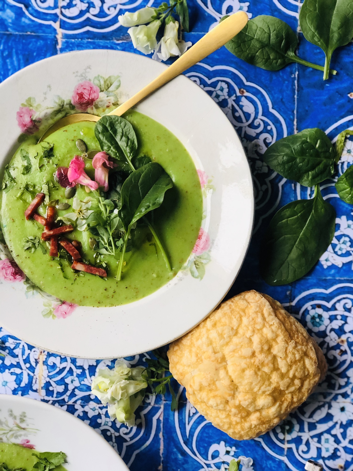 Caldo verde, soupe portugaise au chou vert et au chouriço - L